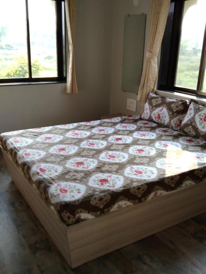 Neville's - Pet Friendly With Pool * Alibag