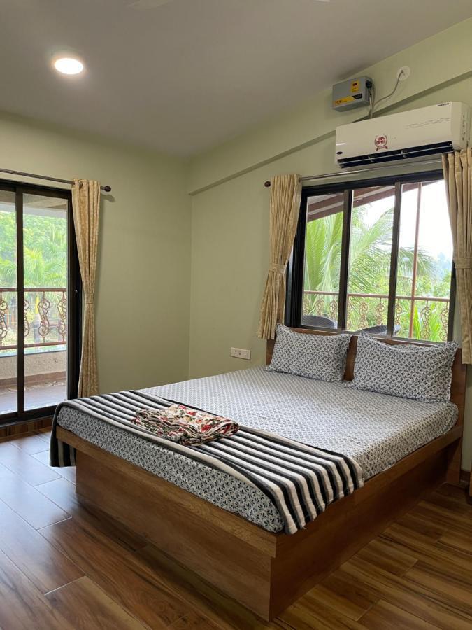 Neville's - Pet Friendly With Pool * Alibag